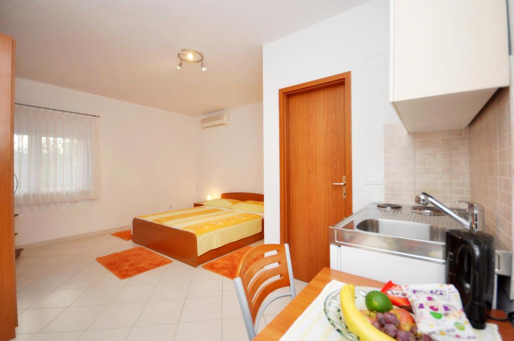 Apartments Ivan Duće Cameră foto