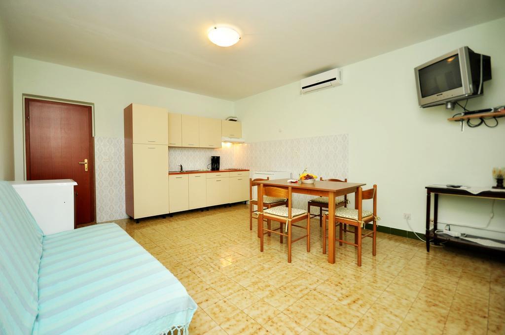 Apartments Ivan Duće Cameră foto