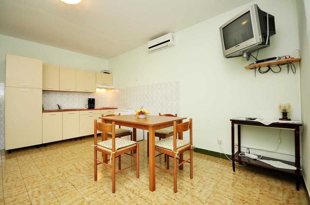 Apartments Ivan Duće Cameră foto